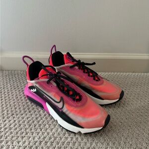 Nike 2090 Size 8 shoes